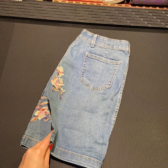 💙3/$30•denim skirt📦 - Picture 4 of 4